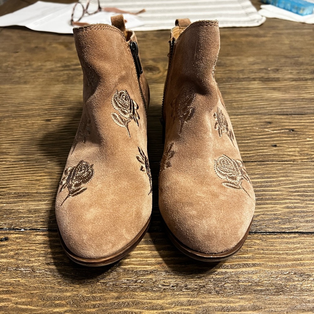 Embroidered Lucky Booties - Picture 4 of 5